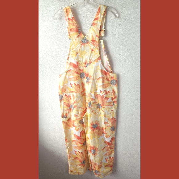 Cambridge Dry Goods Floral Crop Overalls Sz Small - Picture 4 of 9